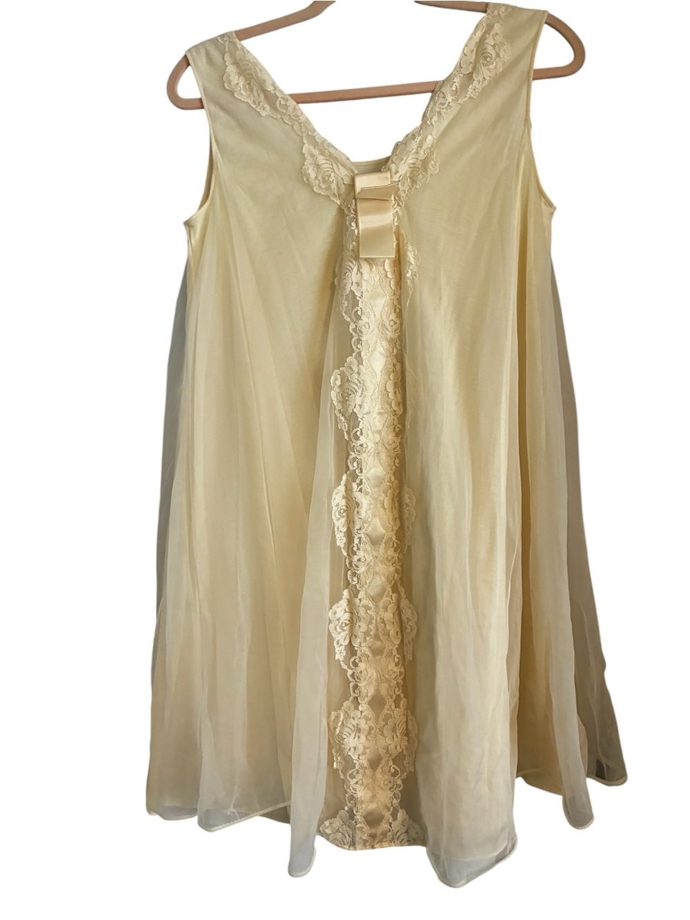 Vintage 1960/70s Sears Pale Yellow Lace-Trim Nightgown